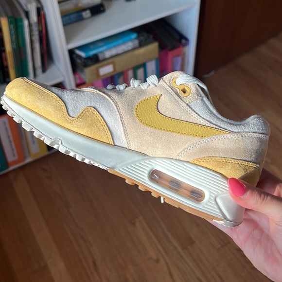 ✨RARE✨ Nike Air Max 90/1 Athletic Shoes 'WHEAT GOLD / GUAVA ICE’ Women's Size 6 - Picture 3 of 10